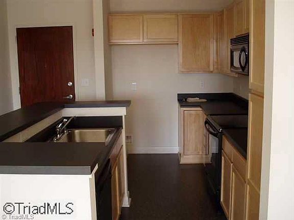 3rd image of 411-307 W Washington St