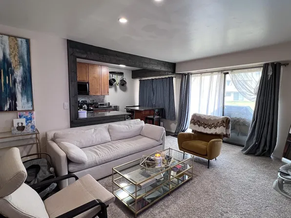 3885 Lone Pine Rd APT 100, West Bloomfield, MI 48323