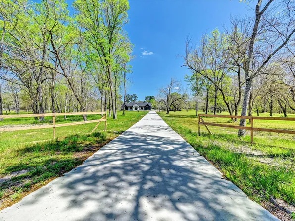 45 Echo Ln, Huntsville, TX 77320