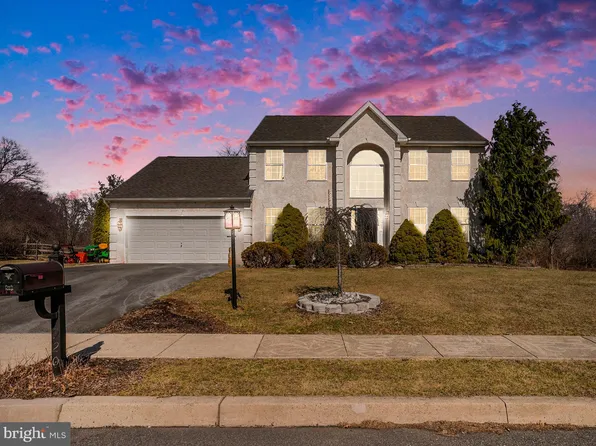 920 Clover Ln, Gilbertsville, PA 19525