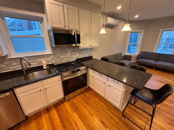 7 Pinckney Pl, Somerville, MA