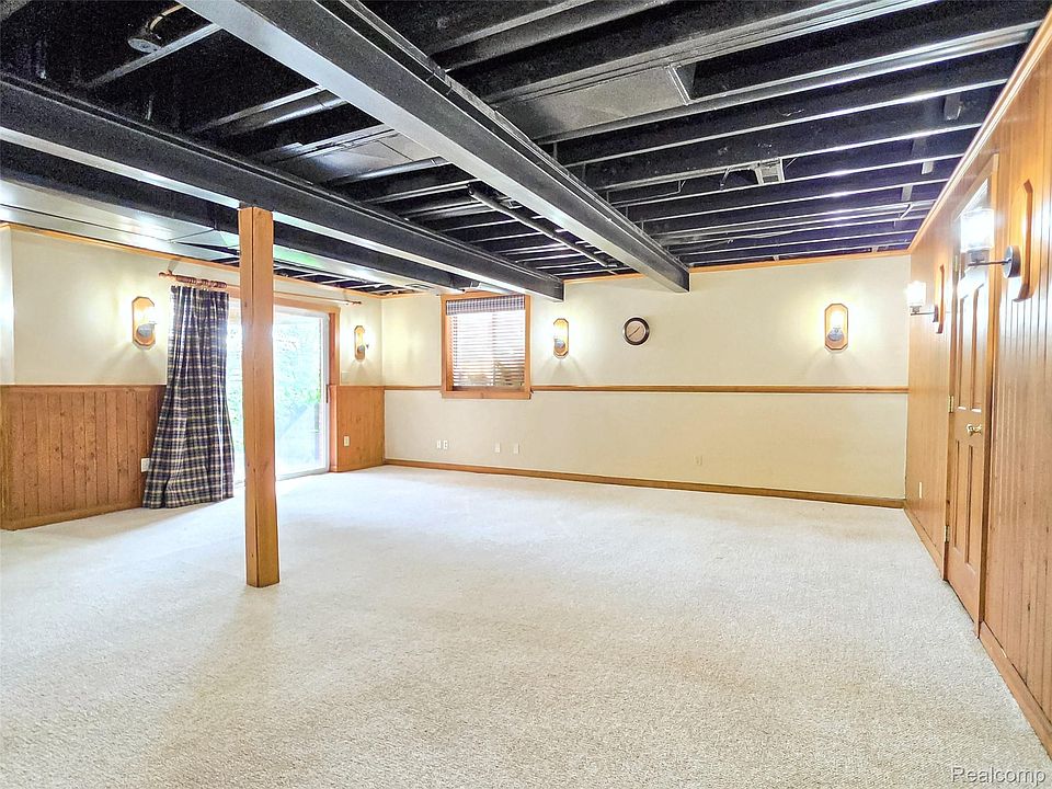 221 Maplewood Dr, photo 11