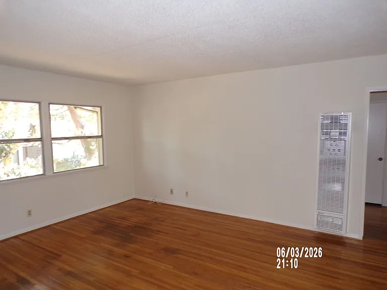 5832 Bowcroft St #4 — Photo 3