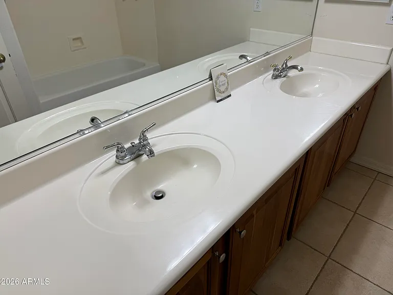101 S Presidio Dr — Photo 23