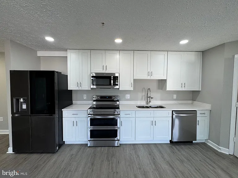 6900 Saint Ignatius Dr #304 — Photo 6