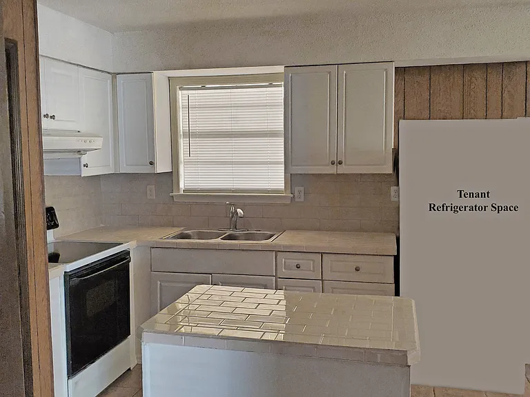 2012 Riverside Dr — Photo 2