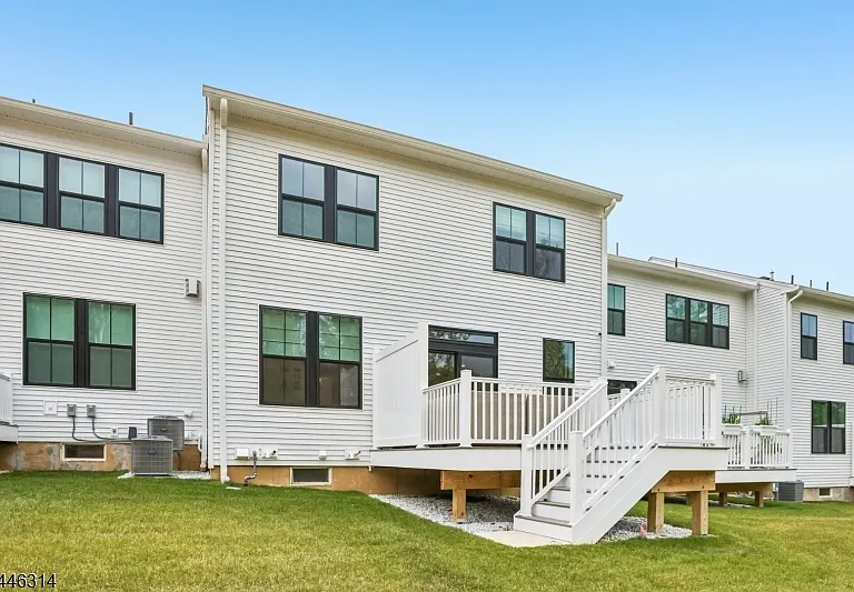 22 Flower Horn Blvd — Photo 42