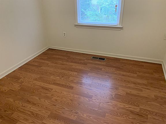 5th image of 225 Farrell Ln