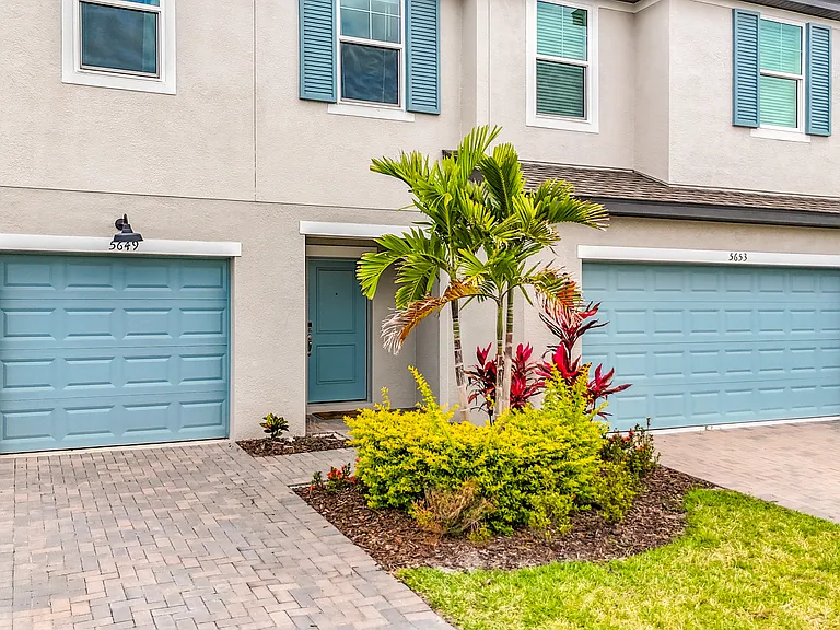 5649 Tripoli Dr — Photo 2