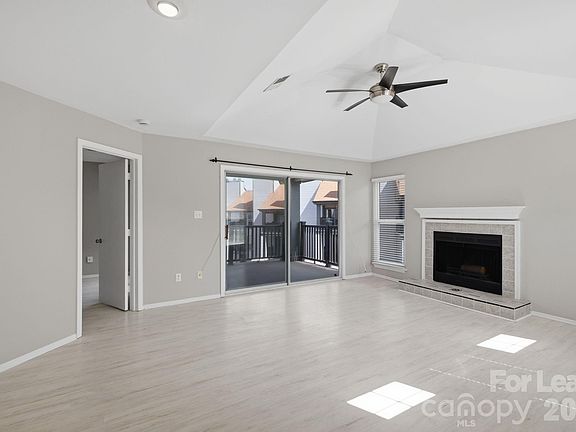 4th image of 18841 Vineyard Point Ln