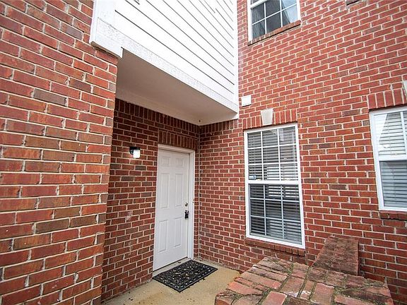 3rd image of 16335 Meadowlands Ln