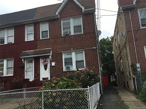 2nd image of 925 E 219th St