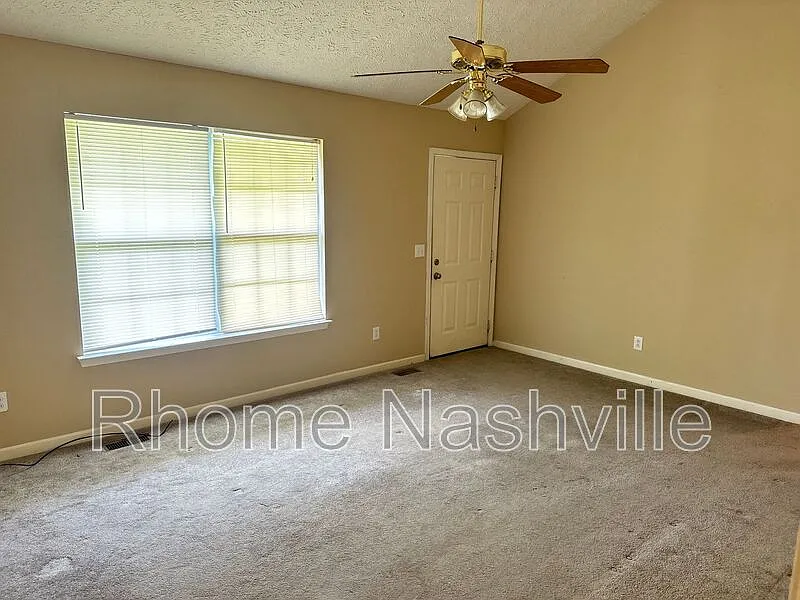 3 bed, 2.0 bath, 1300 sqft, $1,650 — Photo 4