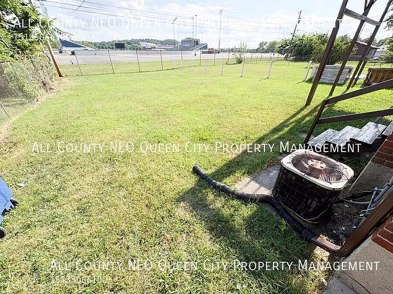356 Harriet St — Photo 20