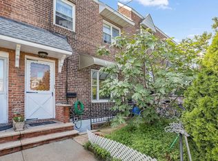 20-21 43rd St, Astoria, NY 11105