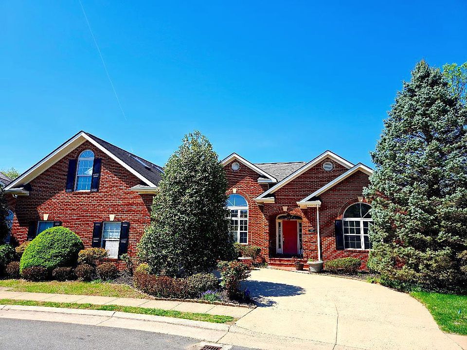 1st image of 245 Carriage Chase Cir