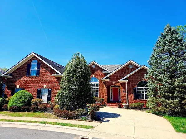245 Carriage Chase Cir, Warrenton, VA 20186