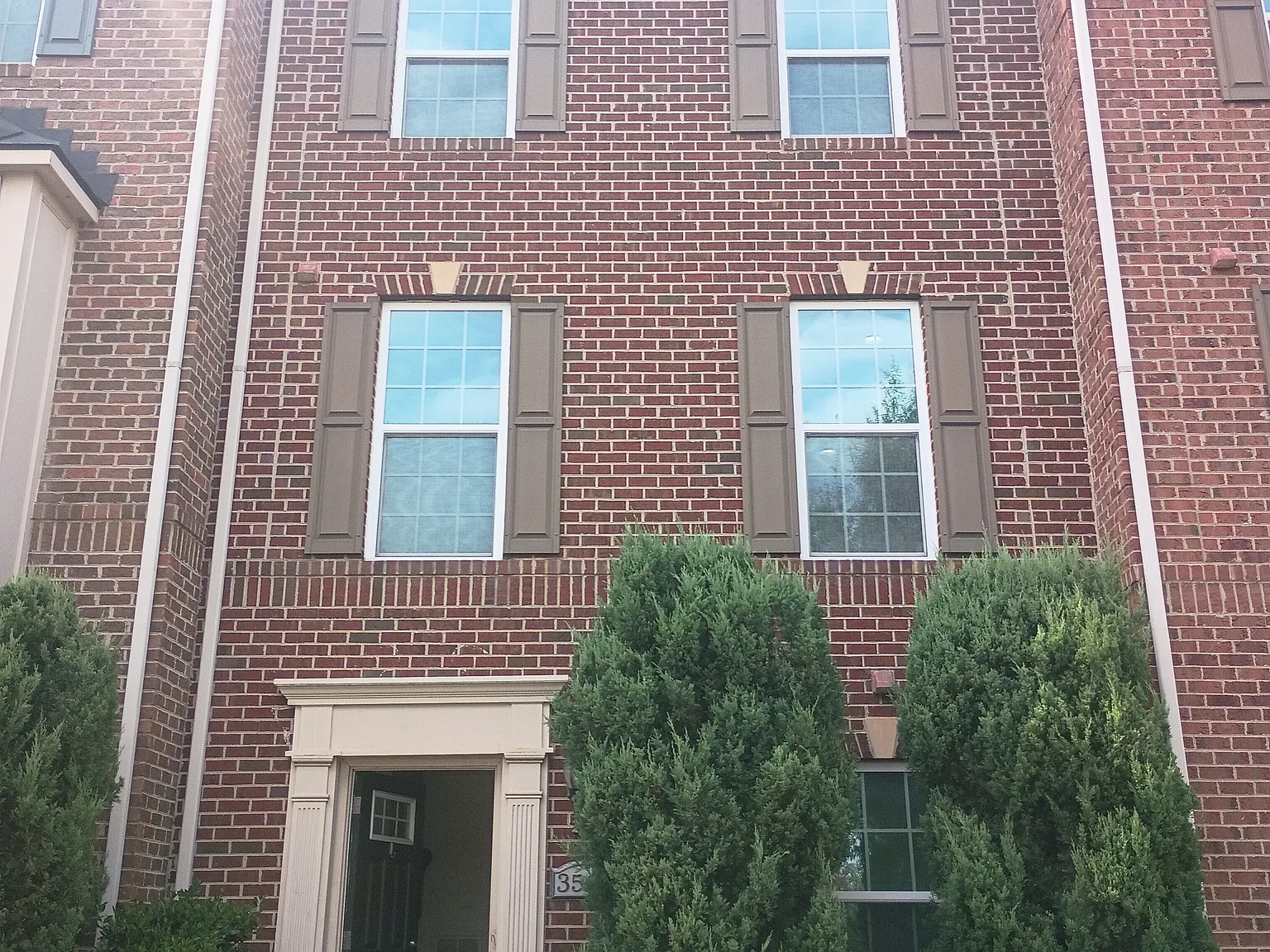 4 bed, 3.5 bath, 2520 sqft, $4,895 — Photo 2