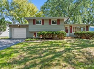 515 Crest Dr, Cary, IL 60013