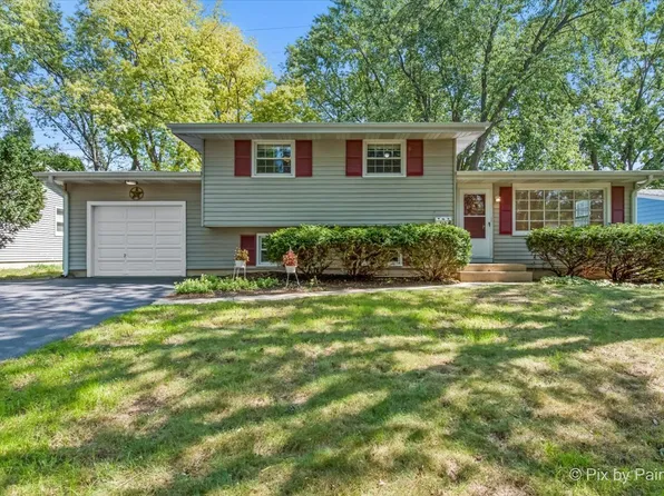 515 Crest Dr, Cary, IL 60013