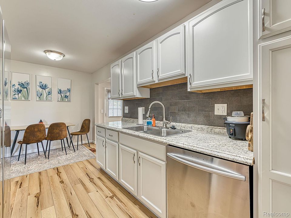 22490 Huntington Ct, photo 8