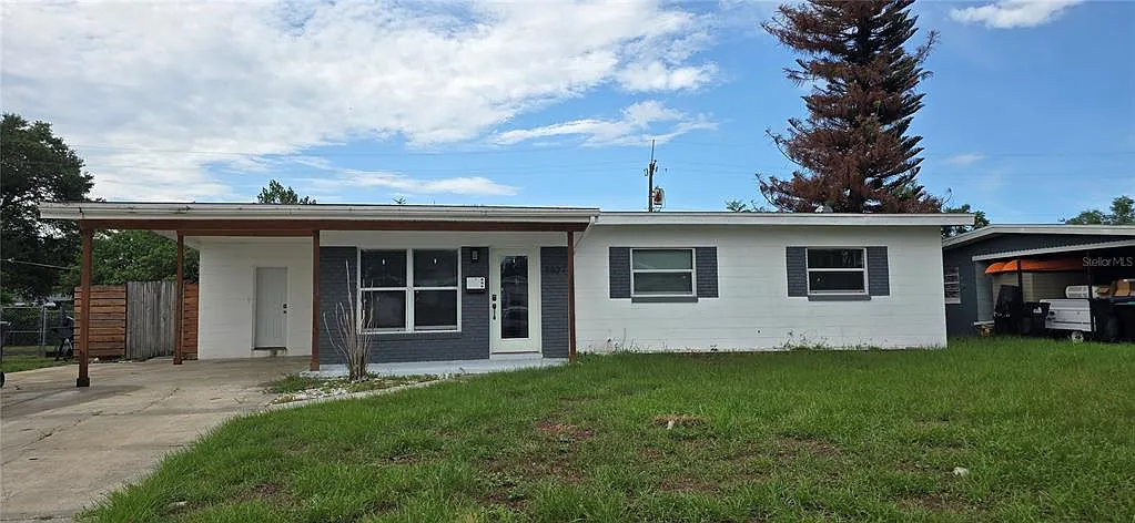 3 bed, 2.0 bath, 1712 sqft, $2,400 — Photo 1