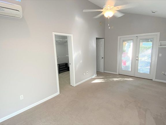4th image of 3216 Castle Ct