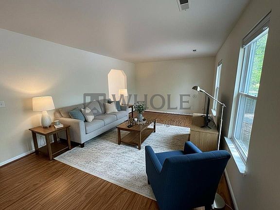 3rd image of 386 Wildwood Ct