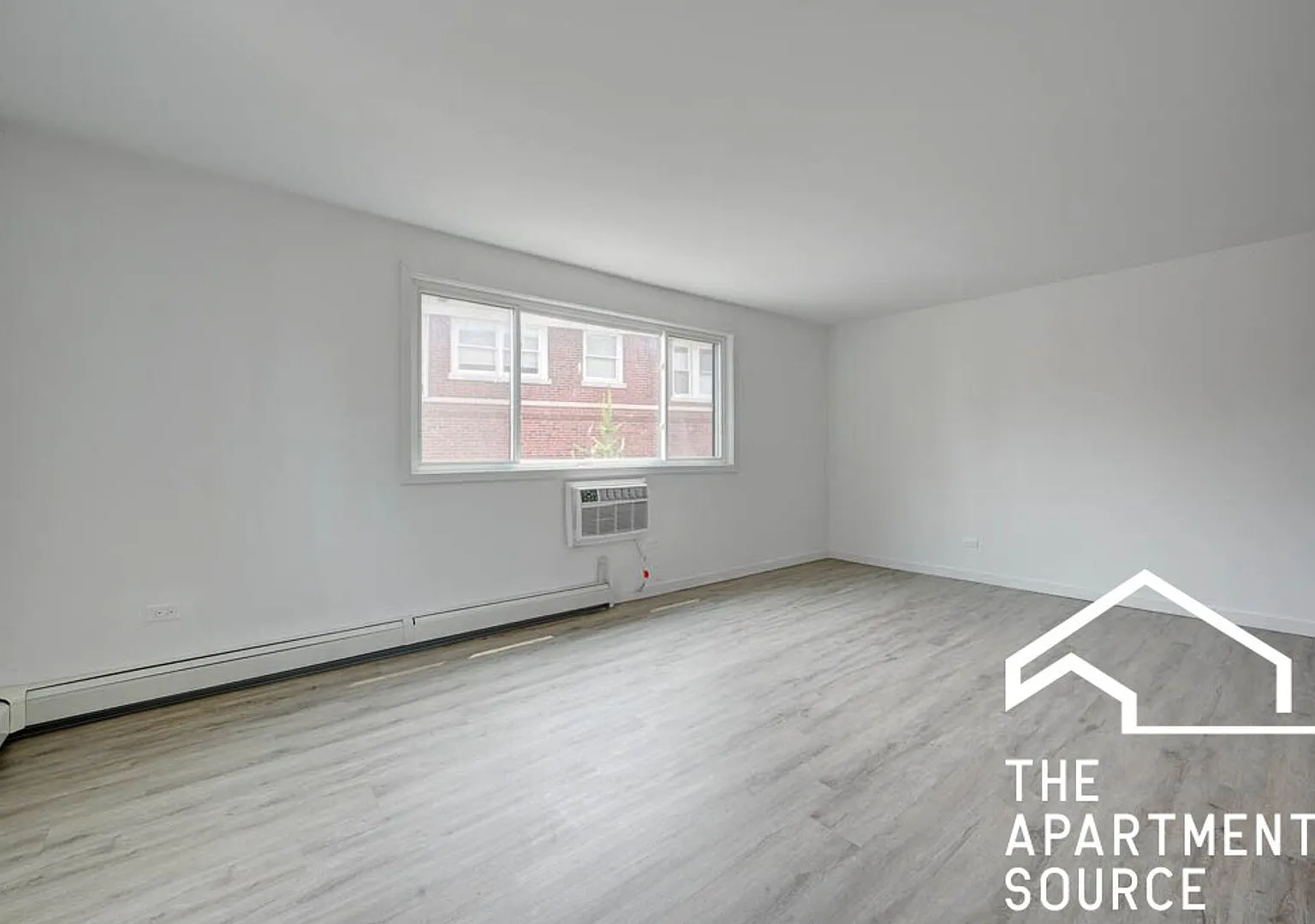 Fully Renovated 2 Bed/1.5 Bath in Rogers Park! — Photo 4