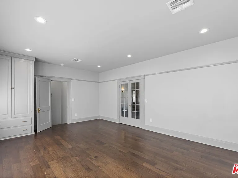 344 S Kingsley Dr — Photo 17