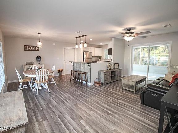 4th image of 431 E Country Club Dr