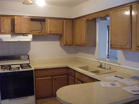 2nd image of 4142 Applewood Ln