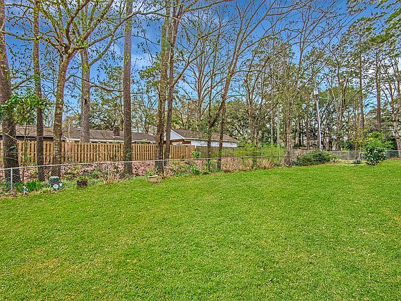 3rd image of 115 Hunt Club Dr