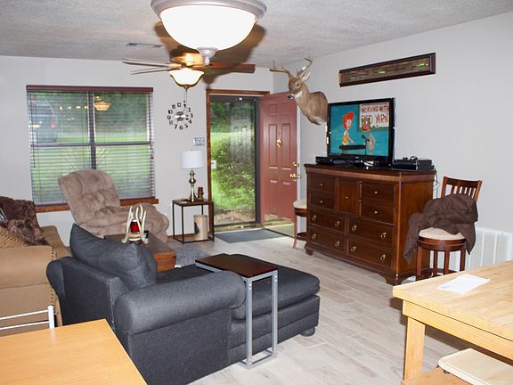 3rd image of 903 Lakeshore Dr
