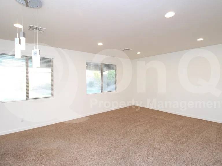 4535 S Ellesmere St — Photo 6