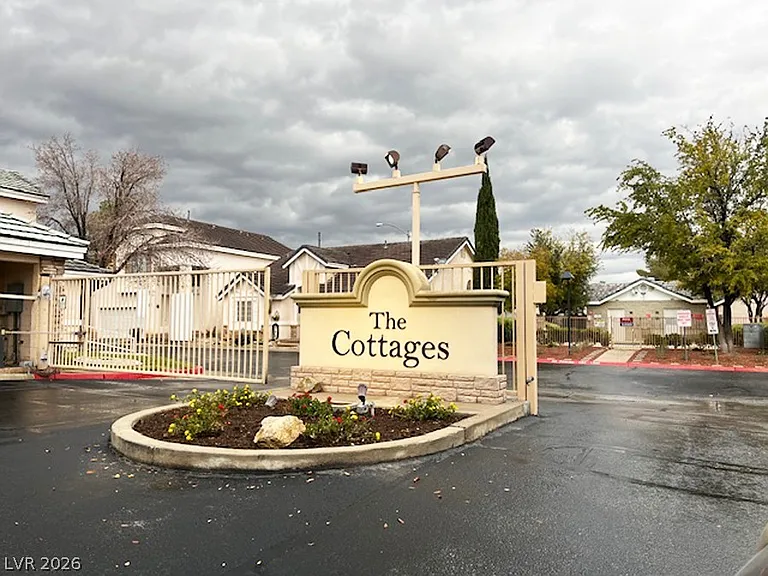 5243 Ladyhawk Way — Photo 4