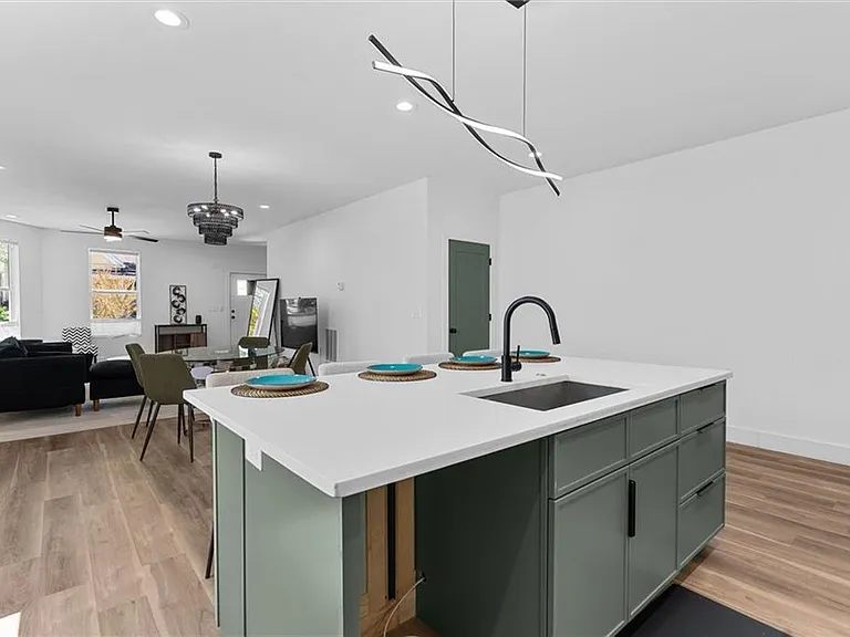 598 Formwalt St SW #B — Photo 12
