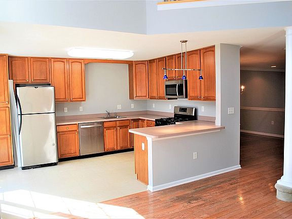 3rd image of 16 Ironwood Ct
