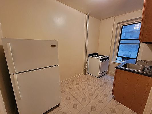 2nd image of 681 Ocean Ave APT A6