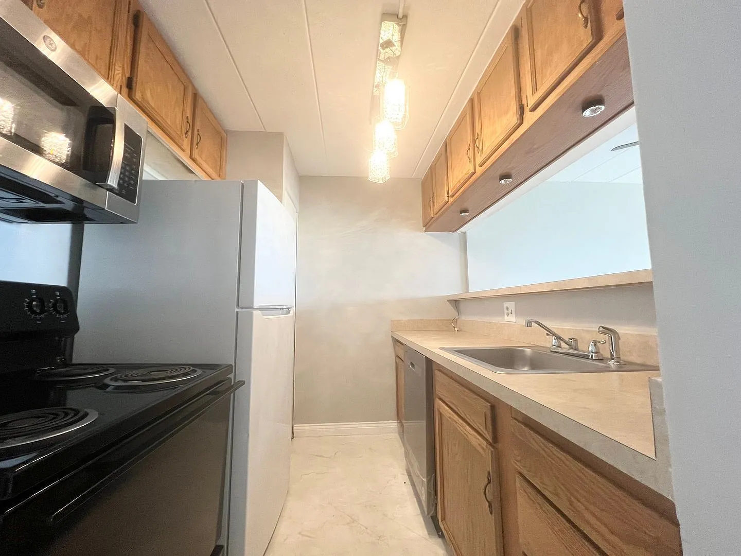 2 bed, 1.0 bath, 672 sqft, $1,145 — Photo 3