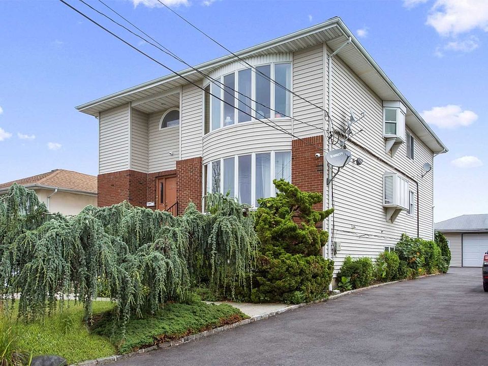 1st image of 286 Lawrence Ave