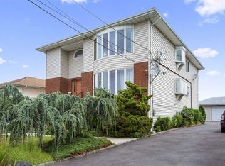 286 Lawrence Ave, Lawrence, NY 11559