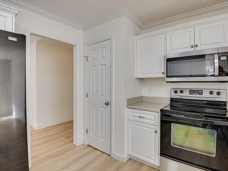 909 Watsonia Dr — Photo 12