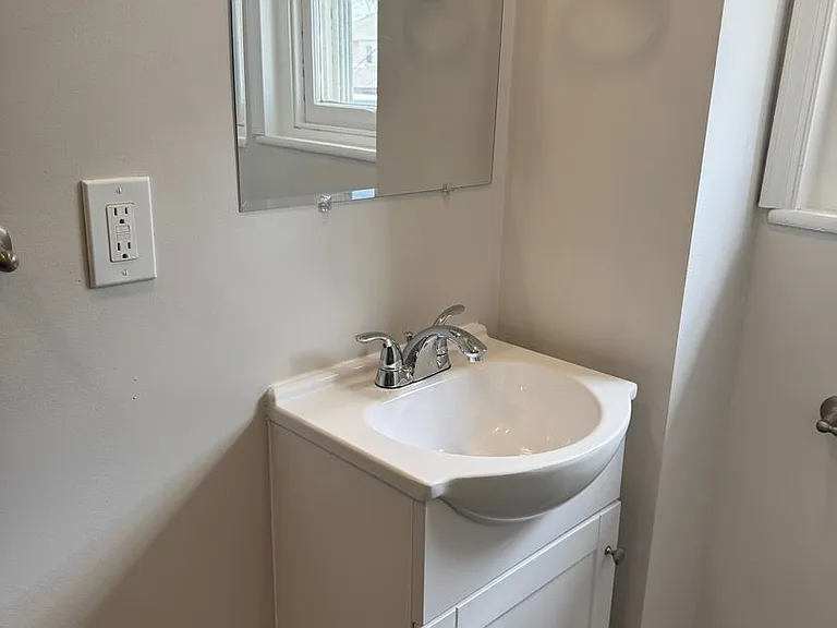 1320-1322 Chelsea Ave — Photo 35