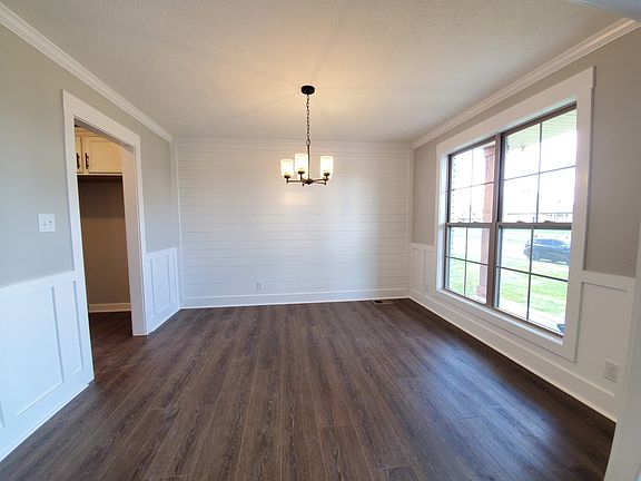 4th image of 335 Wellington Flds