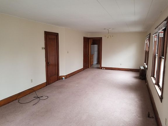 Living/ dining room pic 2