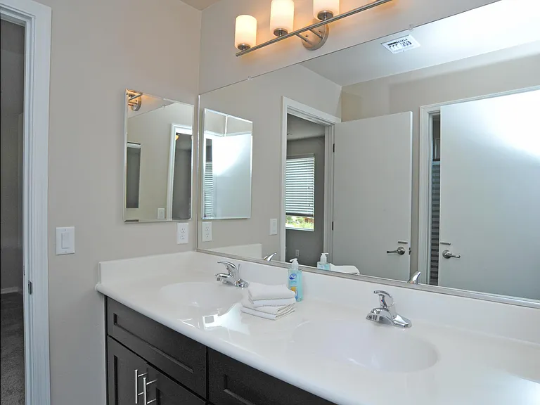 1218 E Blacklidge Dr — Photo 9