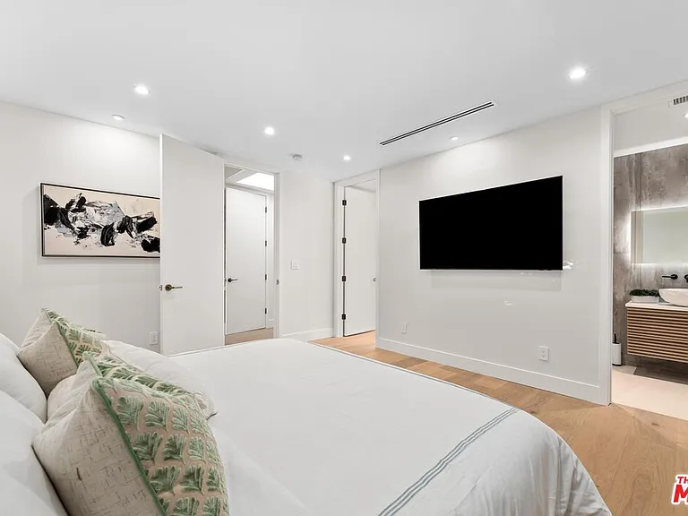 100 S La Jolla Ave — Photo 17