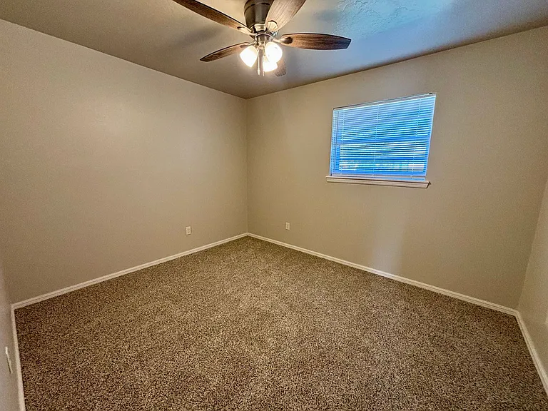 709 Sunset Dr — Photo 11
