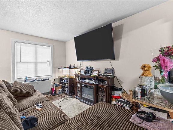 4th image of 76 Ethan Allen Parkway
